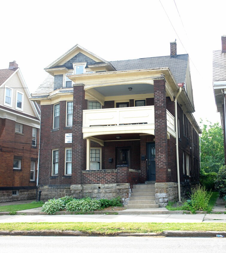 Building Photo - 213-215 W 8th St