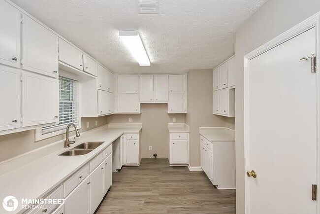 Building Photo - 6635 Bent Creek Dr, Rex, GA 30273