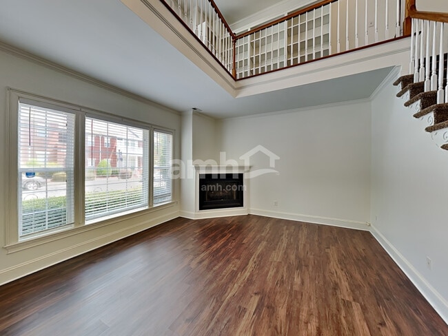 Foto del edificio - 6111 Creft Cir