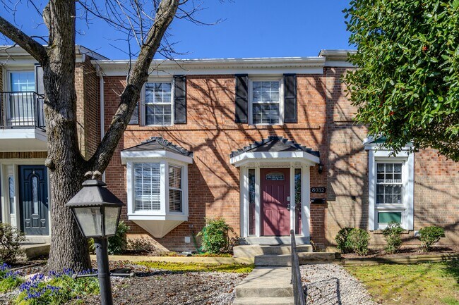 Foto del edificio - 8032 St Annes Ct