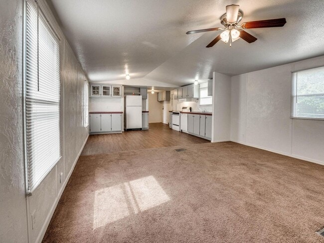 Building Photo - 3bed/2bath Mobile Home on 1.2 Acres Availa...