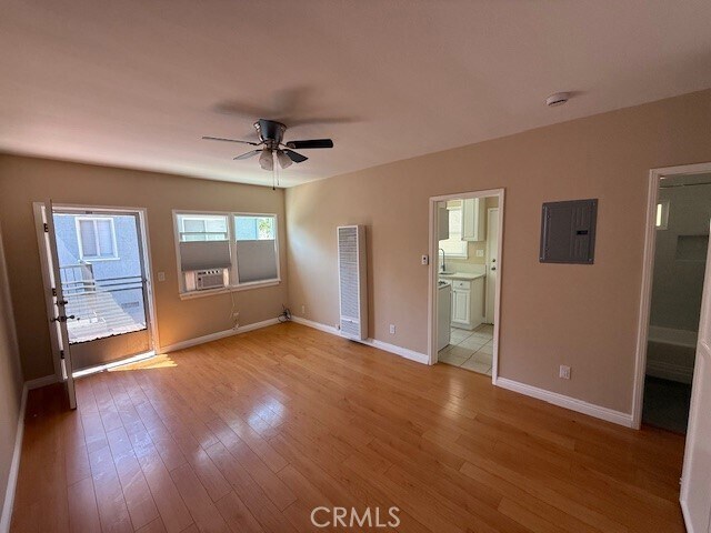Foto del edificio - 1008 N Glenoaks Blvd