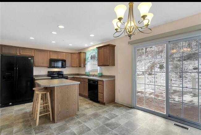 Foto del edificio - 225 Persimmon Lane