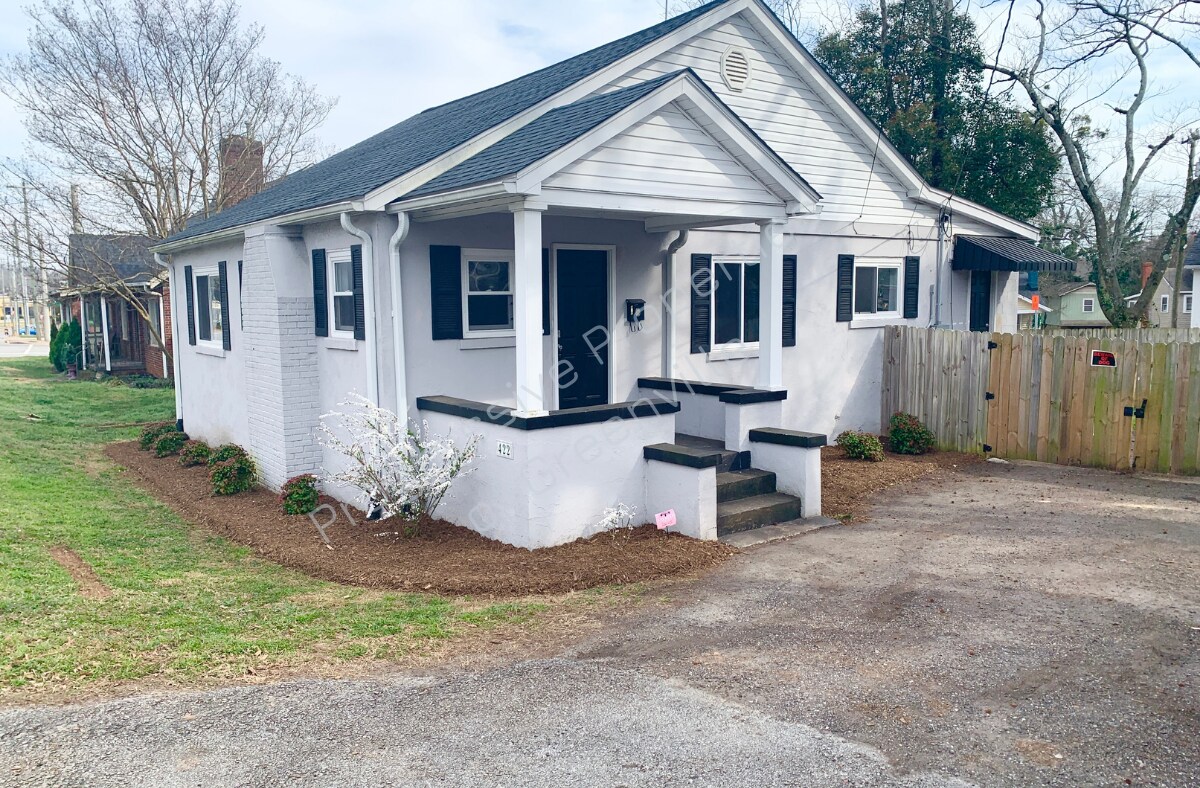 Primary Photo - 422 E Blue Ridge Dr