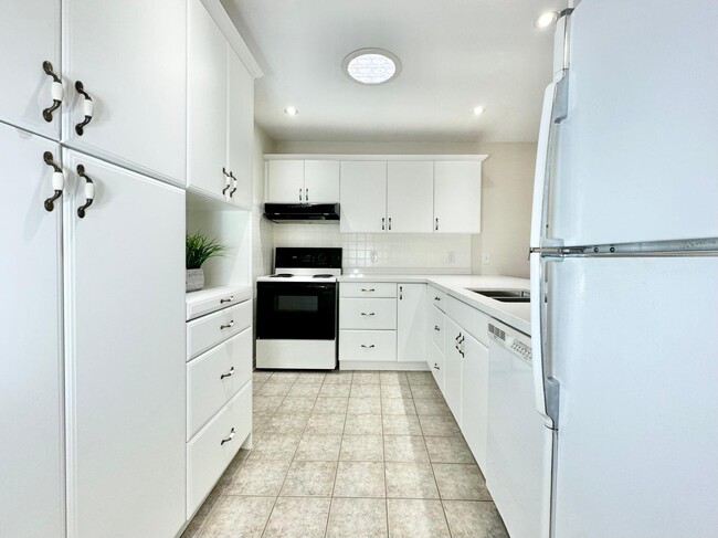 Building Photo - 6839 Imperial Ct