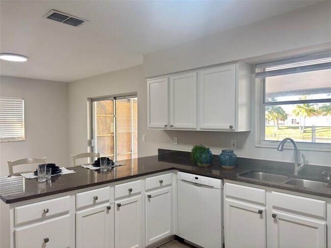 Foto del edificio - 10935 Gable St