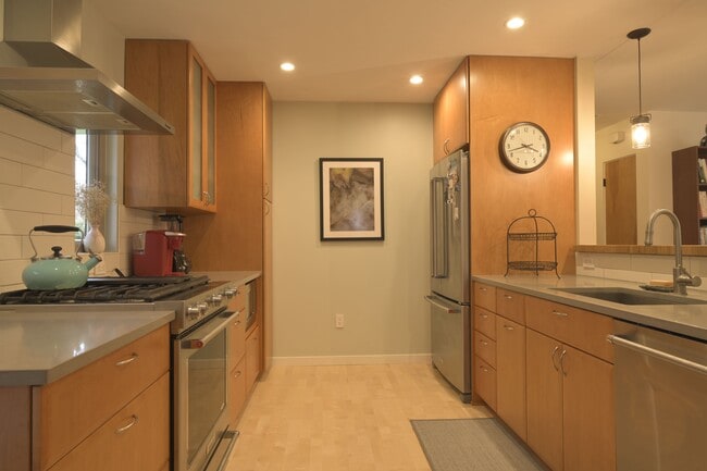 Building Photo - 602 Birch Dr