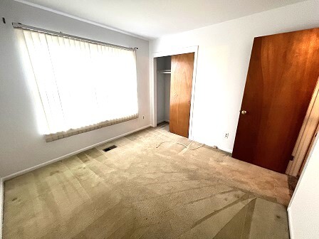 dormitorio con armario doble - 3 Rebecca Rd