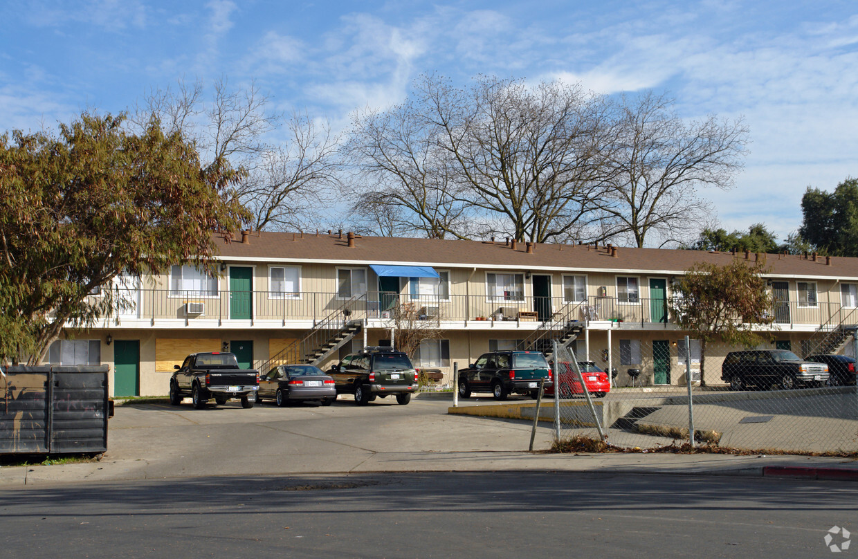 Building Photo - 2122 Fontana Ave