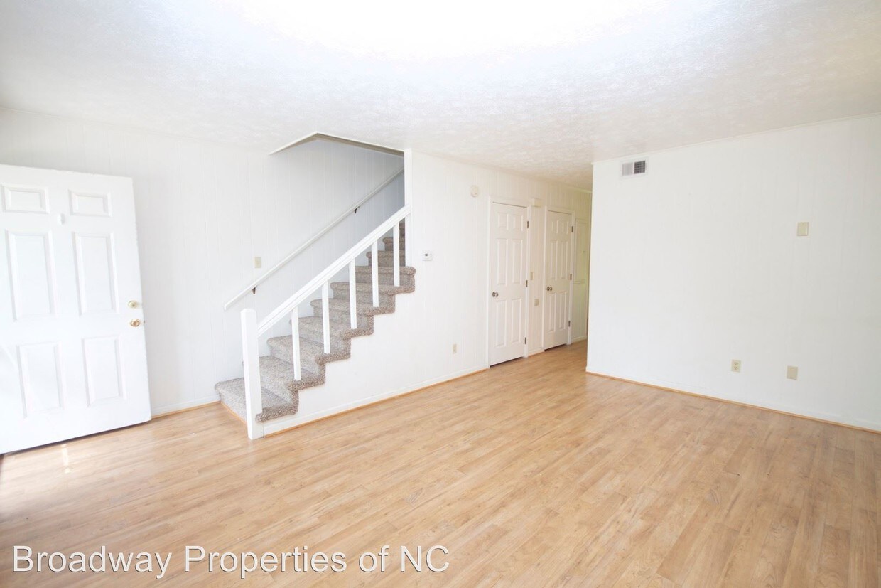 15 Woodstone Dr, Weaverville, NC 28787 Room for Rent in Weaverville