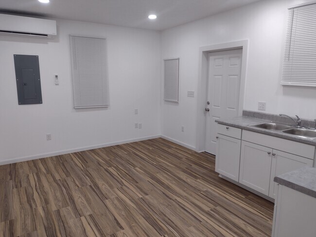 Foto del edificio - 2-302 W Washington St