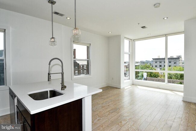 Building Photo - 2101 11th St NW