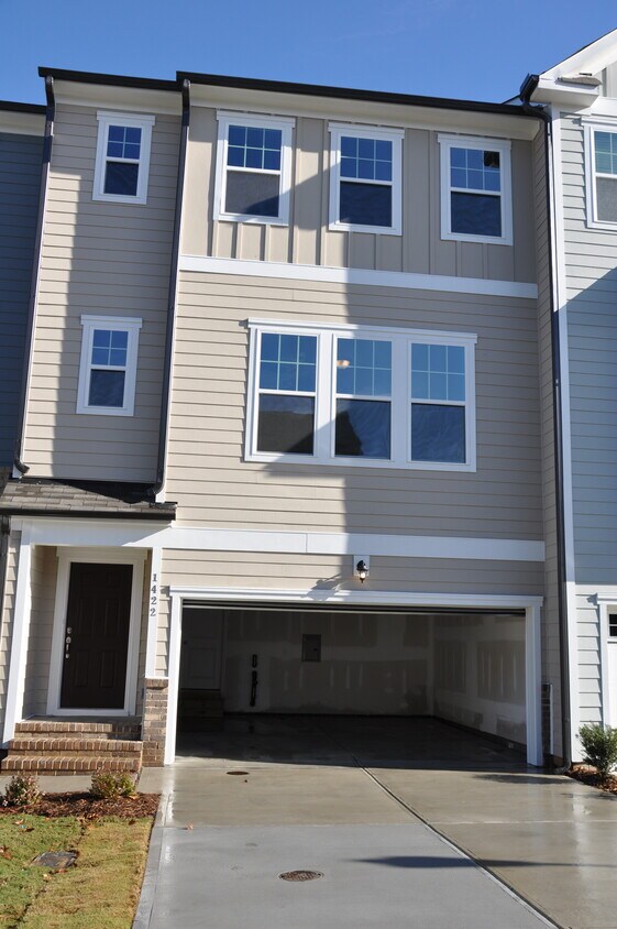 Primary Photo - 1422 Salem Creek Dr