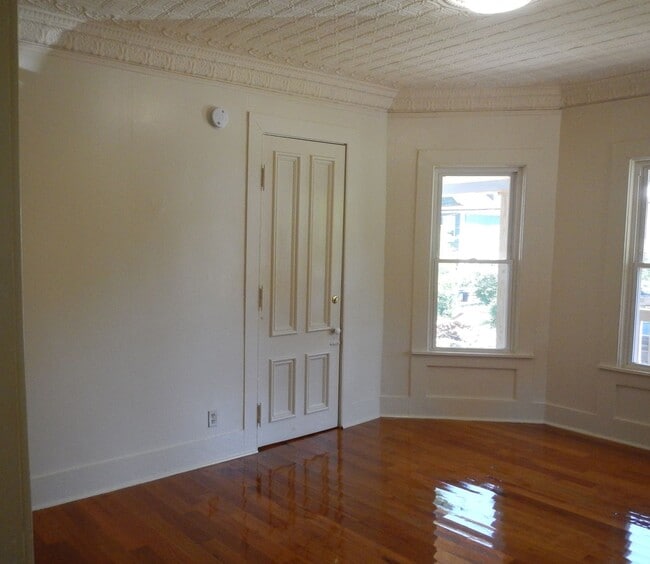 Building Photo - 558 Columbus Ave