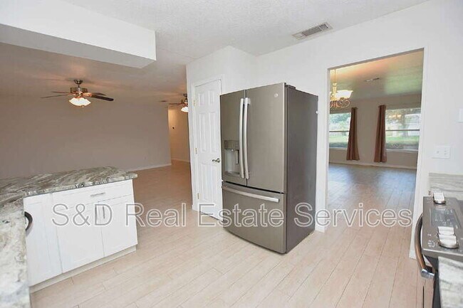 Foto del edificio - 4120 Old Colony Rd