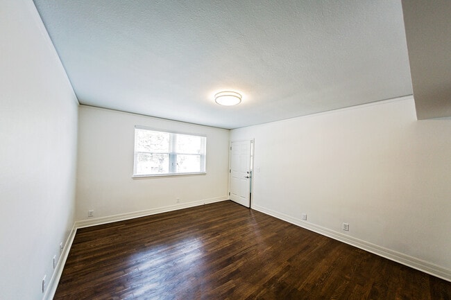 Building Photo - 847 Highland Ave