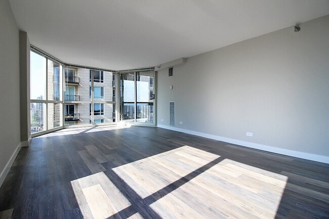 Photo - 2 E Delaware Pl Apartment