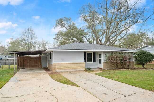 Building Photo - 8955 Alma Dr