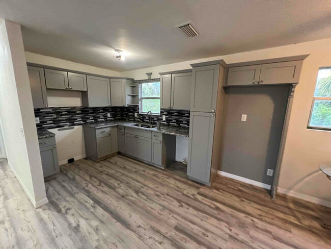 Building Photo - 28285 Tristan Dr