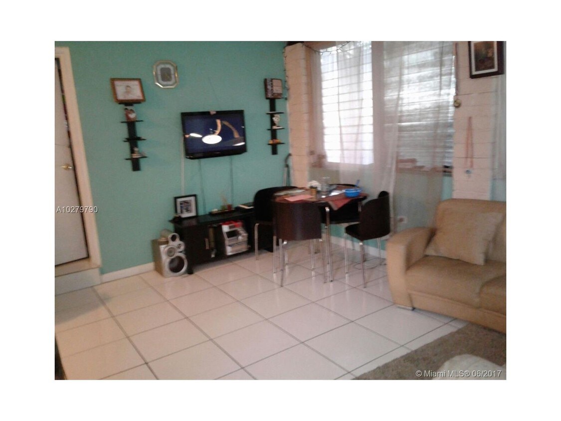 Primary Photo - 2608 NW 26th St