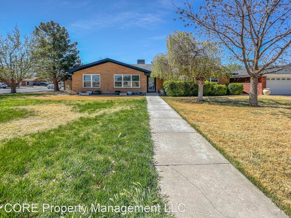 Primary Photo - 4 br, 3 bath House - 101 West Silver Avenue