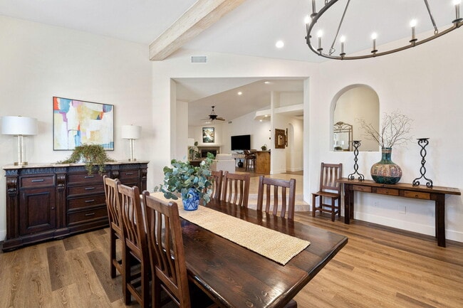 Building Photo - 47210 Heliotrope Dr