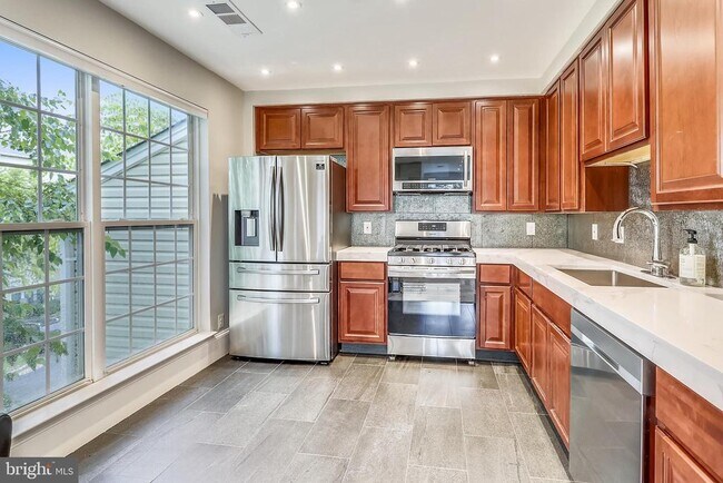 Foto del edificio - 307 Fallsgrove Dr