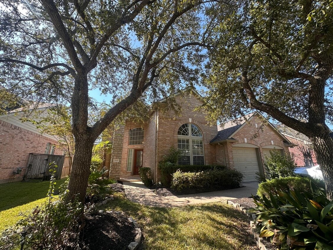 Foto principal - 5819 Brook Bend Dr