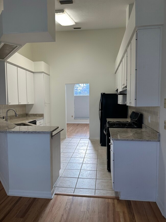 Kitchen - 7808 NW 35th Plz