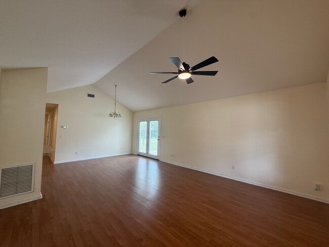 Building Photo - 221 Millcrest Dr