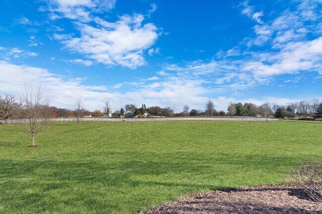 Foto del edificio - 37274 N Black Velvet Ln