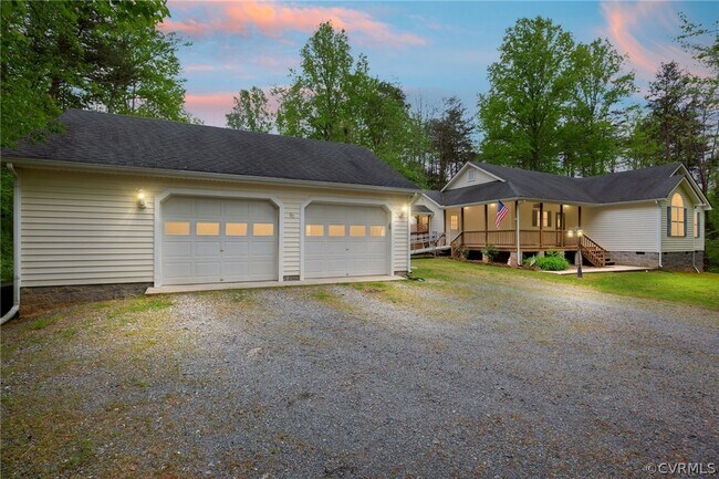 Building Photo - 96 Pine Ct