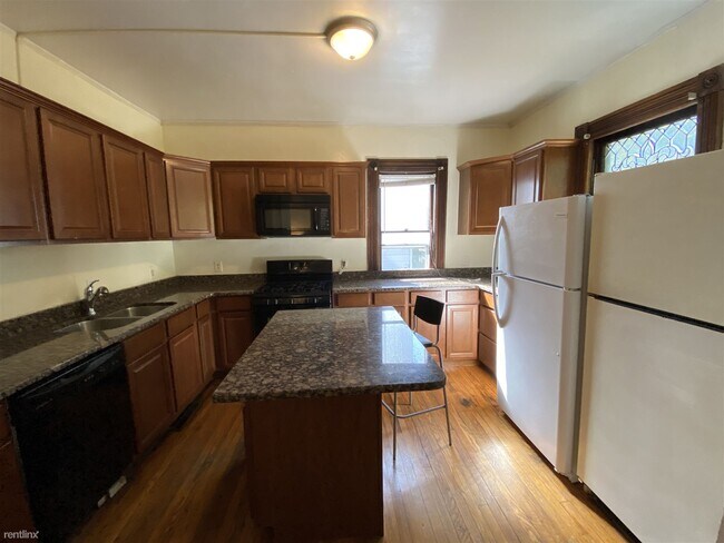 Building Photo - 7 br, 3 bath House - 520 E Ann St Apt 2 #2