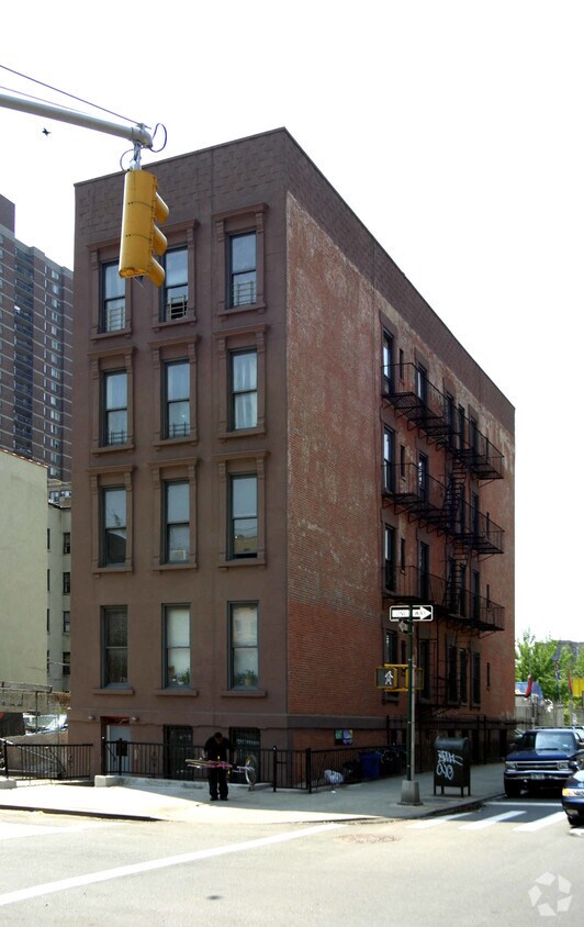 Primary Photo - 100 E 123rd St