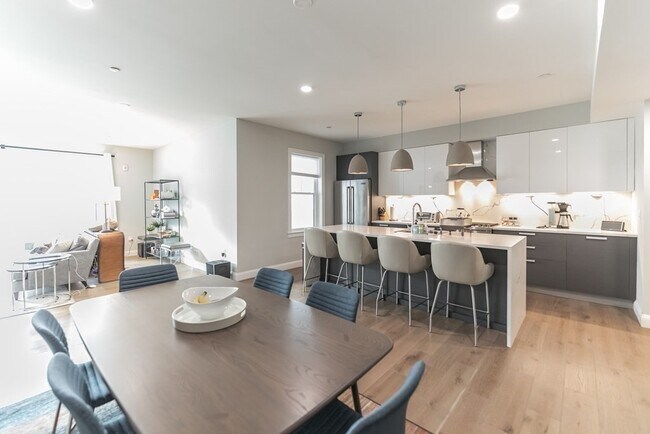 Building Photo - 54 Pleasant St