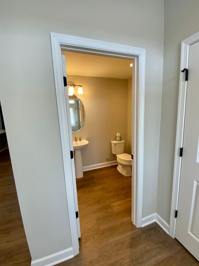 Foto del edificio - Charming 3-bedroom, 2.5-bathroom Townhouse