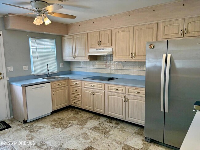 Foto del edificio - 802B Balmoral Ct