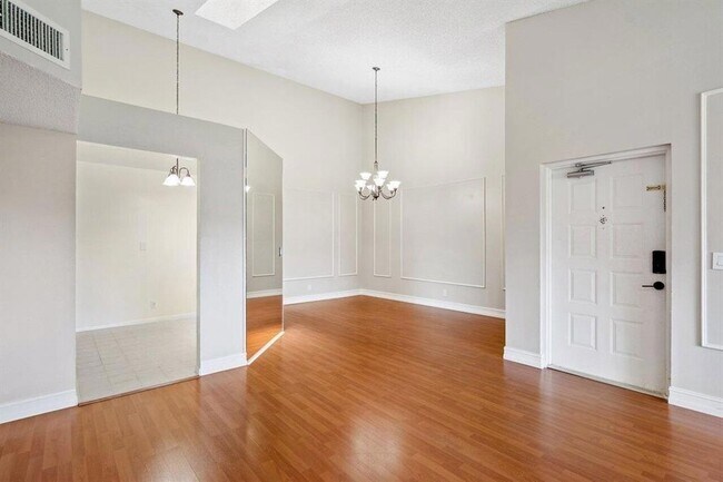 Building Photo - 13770 Oneida Dr