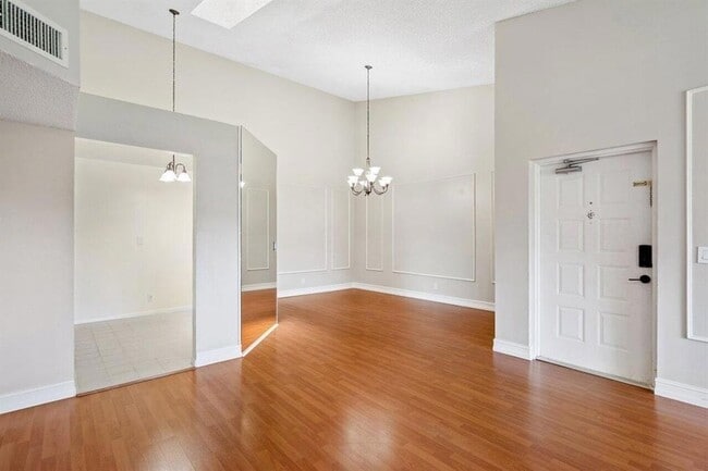 Foto del edificio - 13770 Oneida Dr