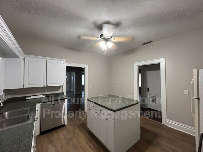 Building Photo - 307 2nd Ave SW