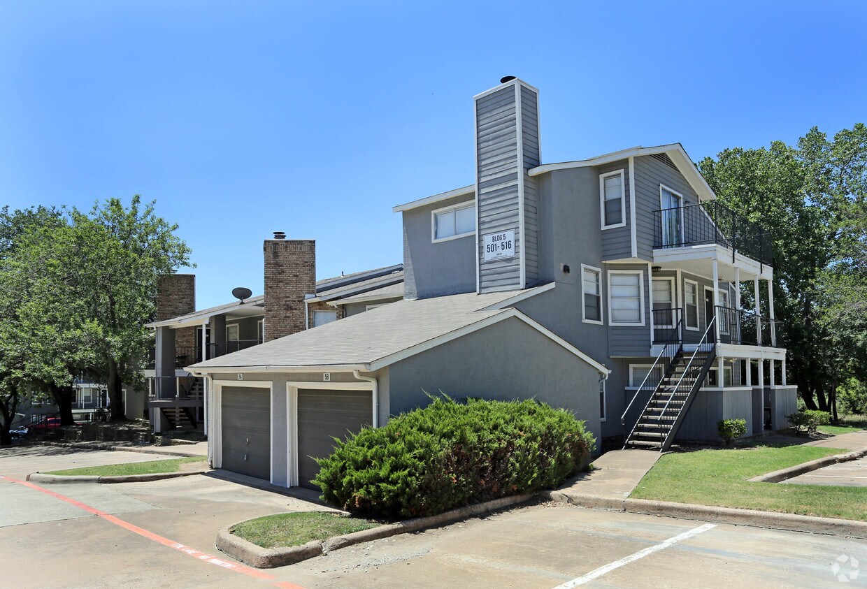 Summit on the Lake in Fort Worth TX Apartments 6555 Shady Oaks Manor