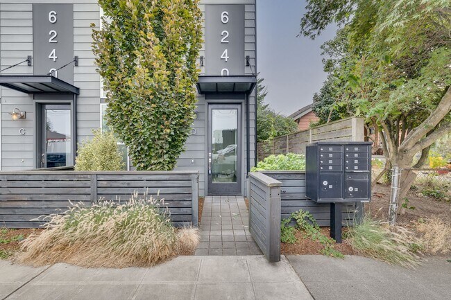 Foto del edificio - 2 bedroom open lay out townhome in Georget...