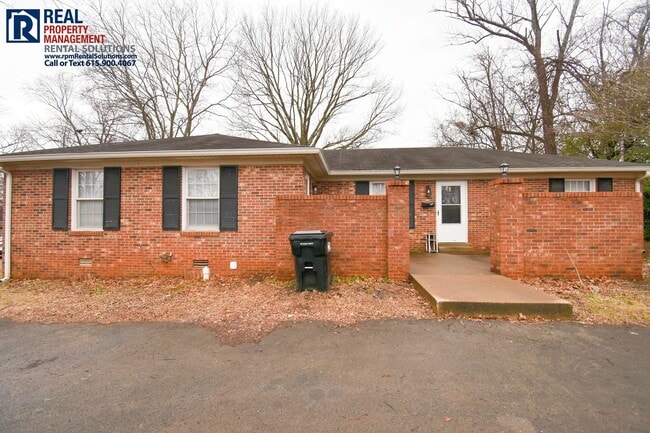 Photo - Adorable 2 bed 1 ba duplex in the heart of Murfreesboro! House
