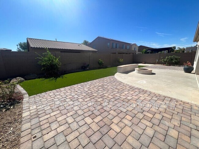 Foto del edificio - 16173 W Mercer Ln