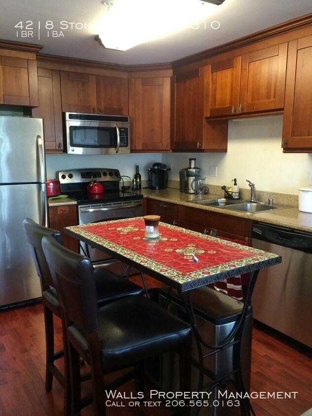 Primary Photo - Howard Park Apartments-310