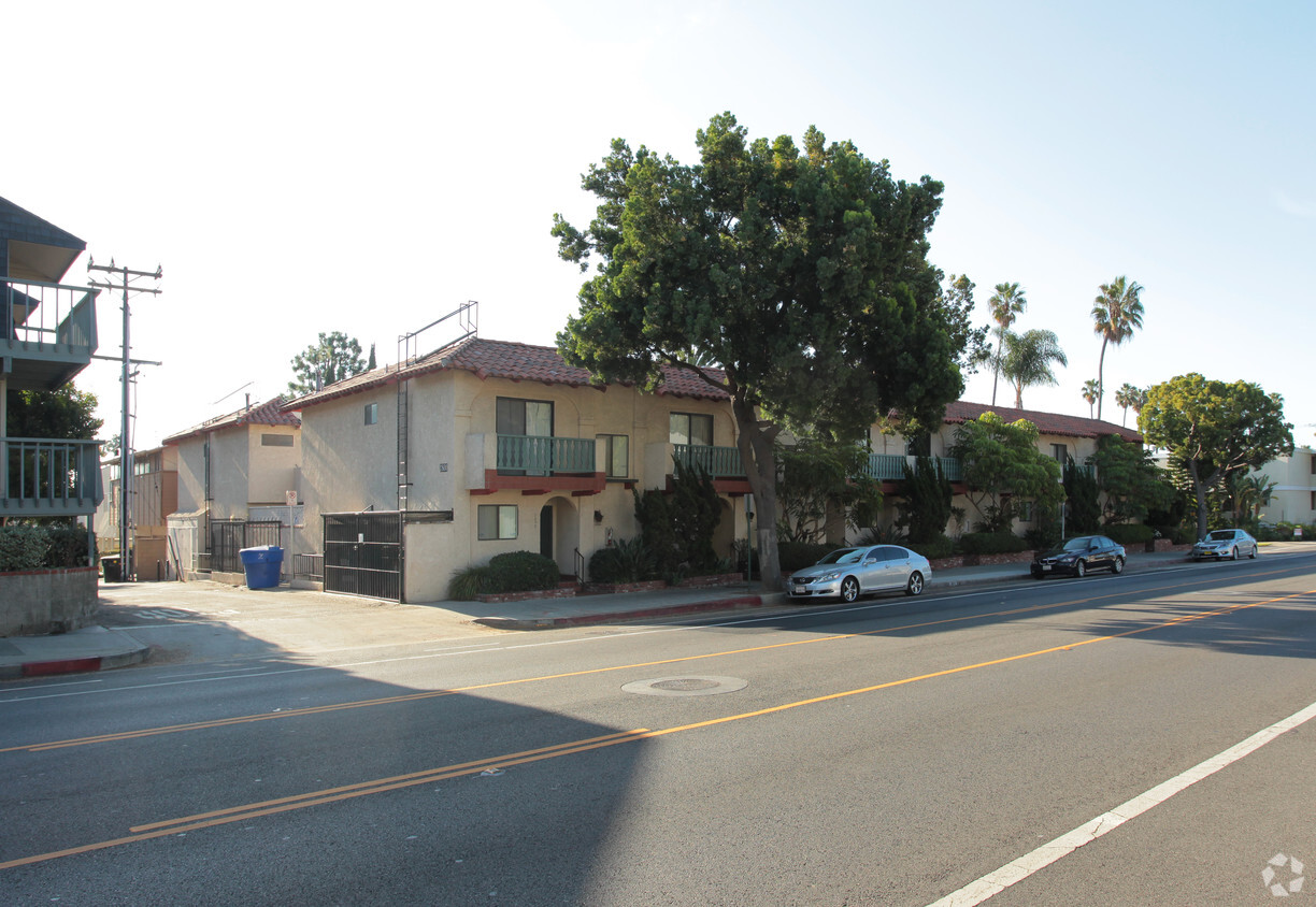 Building Photo - 1800-1810 Montana Ave