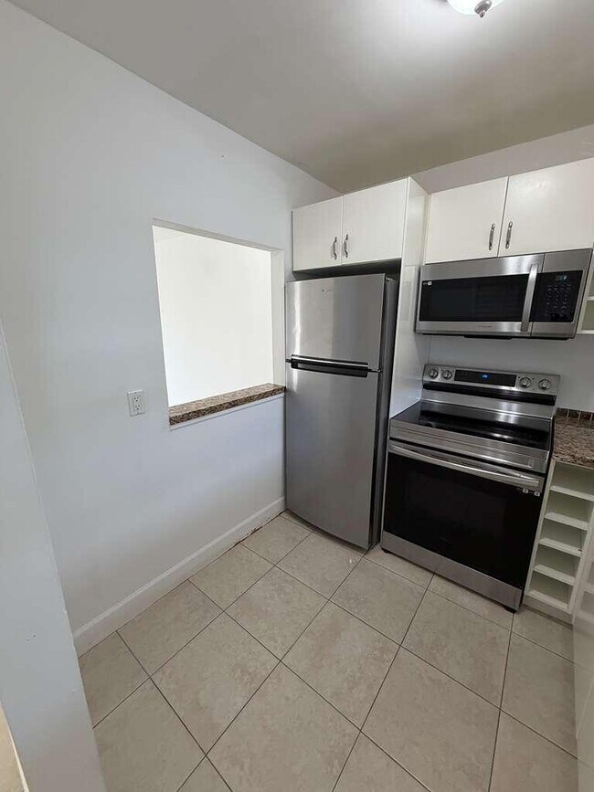 Foto del edificio - 9851 Sandalfoot Blvd