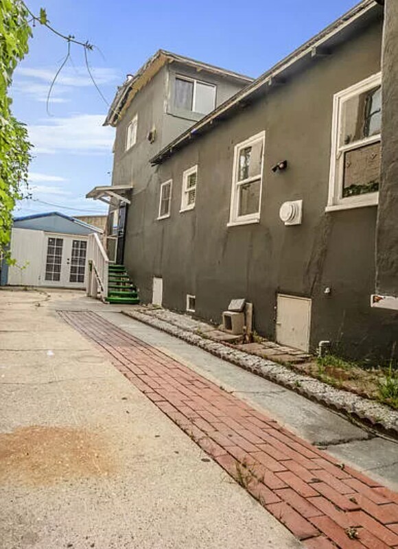 entrance to backyard, studio and townhouse - 5608 Fernwood Ave
