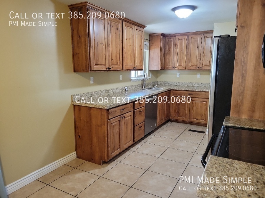 Primary Photo - Family Friendly Neighborhood | Big fenced ...