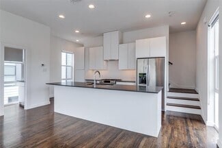 Building Photo - 4901 Live Oak St